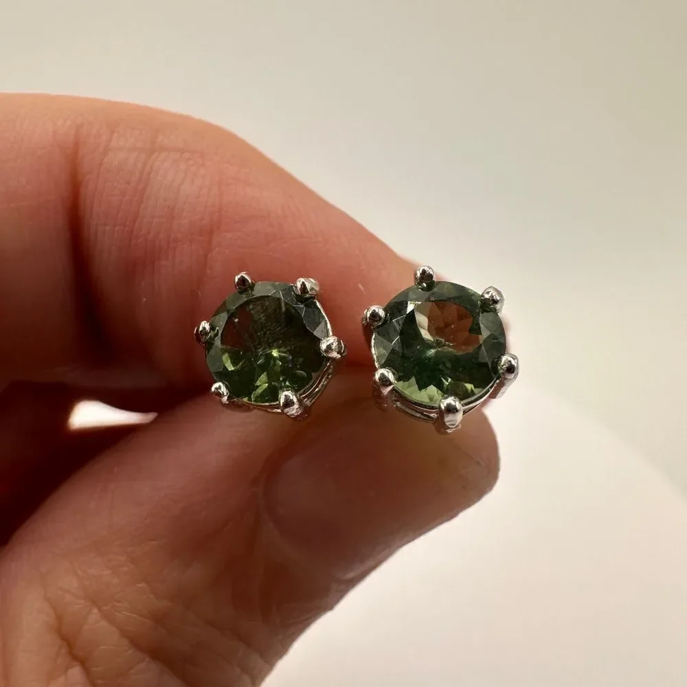 Gorgeous! Classic‎ 6 prong green tourmaline 2ctw stud earrings in .925!